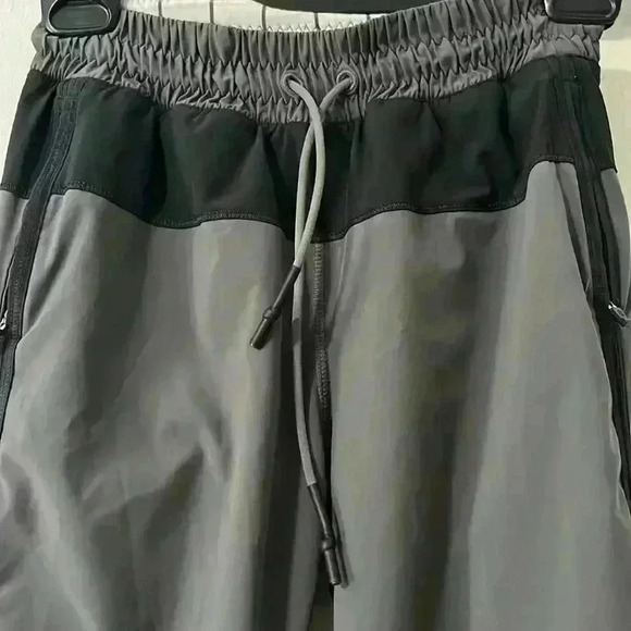 Lululemon Track To Reality Pant
Soot Light / Black / Slalom Stripe Angel Wing - Picture 10 of 16